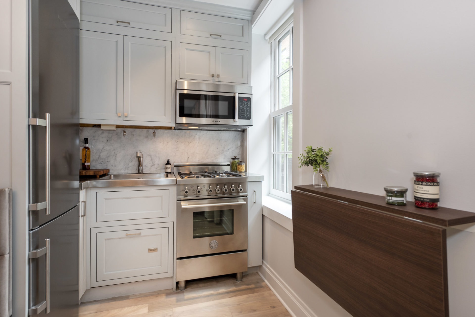 How to Maximize Space in a Small Kitchen | ELIKA New York